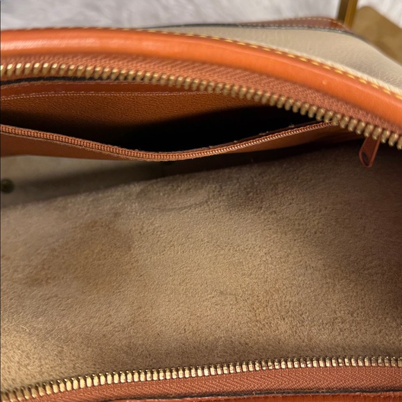 Dooney & Bourke EUC Tan/Brn pebble Leather Shoulder Bag Lrg inside zipper pocket - Picture 11 of 13
